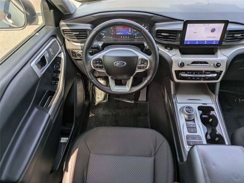 Used 2024 Ford Explorer XLT RWD image 19