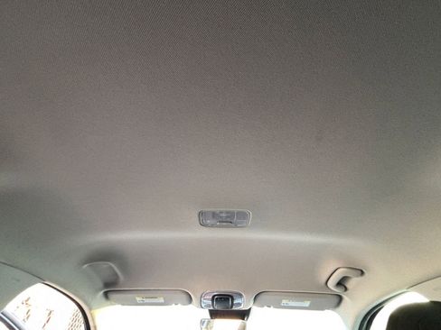 Used 2021 Hyundai Elantra SEL image 32