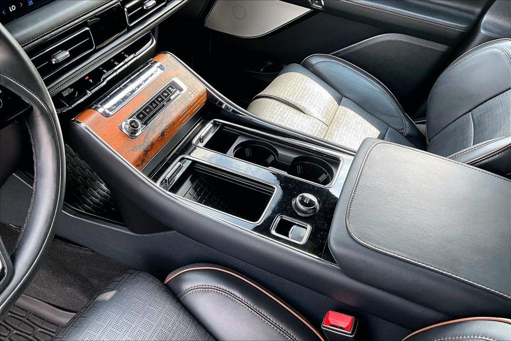 Used 2025 Lincoln Aviator Black Label AWD/4WD image 8