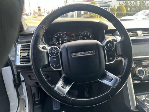 Used 2018 Land Rover Discovery HSE image 13