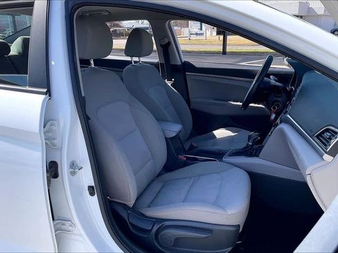 Used 2017 Hyundai Elantra SE image 9