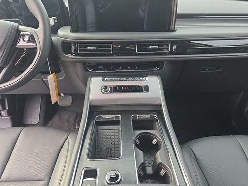 New 2026 Lincoln Aviator AWD image 11