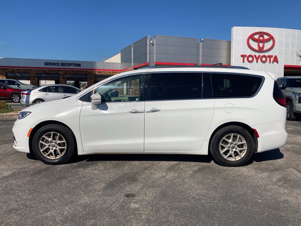 Used 2021 Chrysler Pacifica Touring-L FWD image 8