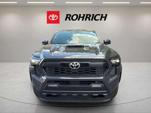 Used 2024 Toyota Tacoma TRD Sport AWD/4WD image 2