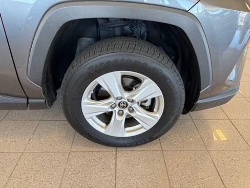 Used 2021 Toyota RAV4 LE AWD/4WD image 10