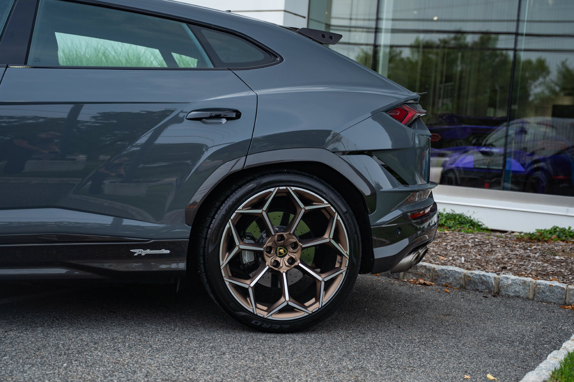 Used 2024 Lamborghini Urus Performante AWD/4WD image 11