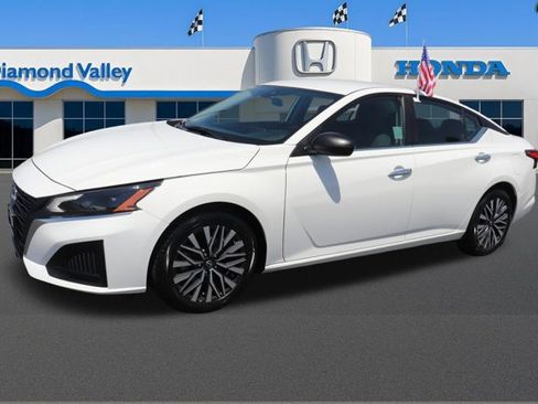 Used 2025 Nissan Altima 2.5 SV FWD image 3