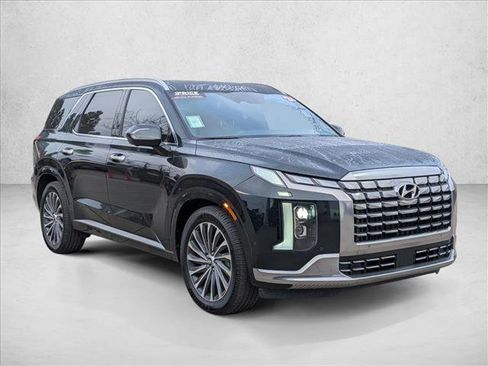Used 2024 Hyundai Palisade Calligraphy image 3