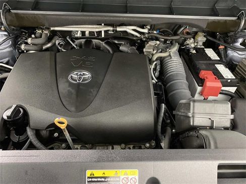 Used 2021 Toyota Highlander XLE image 29