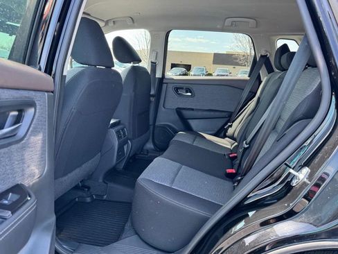 Used 2023 Nissan Rogue SV image 10