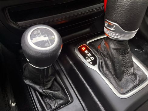 Used 2023 Jeep Wrangler Sport AWD/4WD image 19