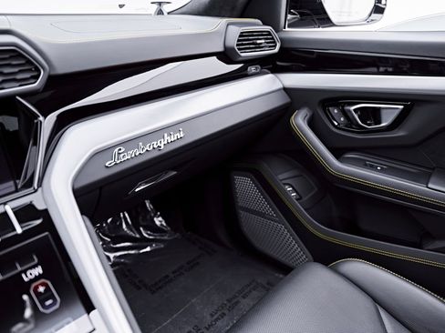 Used 2022 Lamborghini Urus AWD/4WD image 86