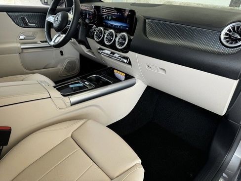 New 2025 Mercedes-Benz GLA 250 image 13