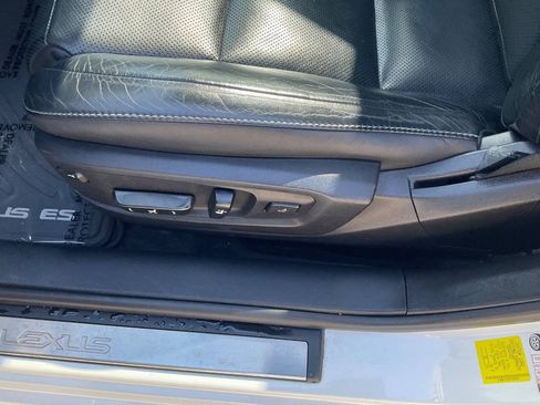 Used 2015 Lexus ES 350 w/ Ultra Luxury Package FWD image 11