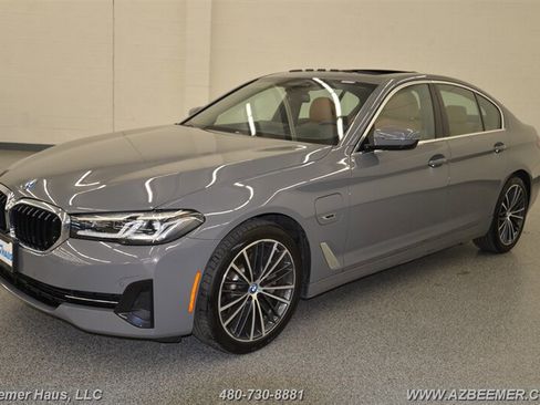 Used 2022 BMW 530e w/ Premium Package image 2