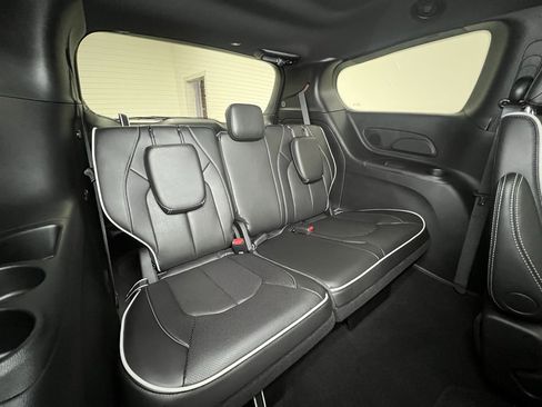 New 2026 Chrysler Pacifica Limited w/ S Appearance Package image 9