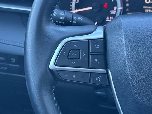 Used 2025 Toyota Highlander LE image 37