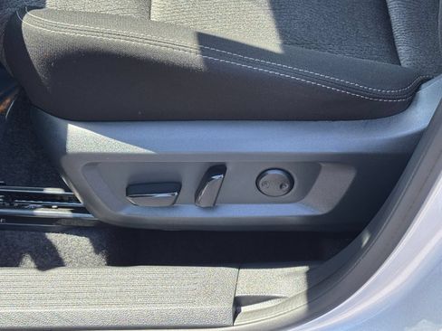 Used 2025 Nissan Rogue SV FWD image 22