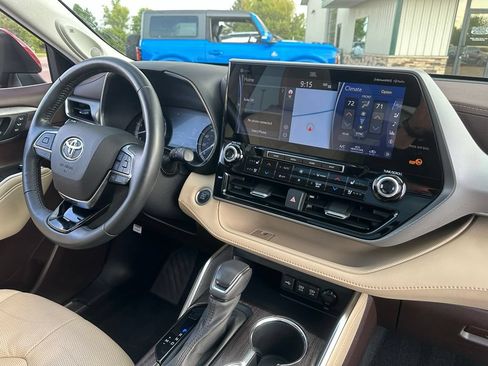 Used 2021 Toyota Highlander Platinum AWD/4WD image 33