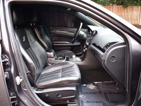 Used 2019 Chrysler 300 S image 37