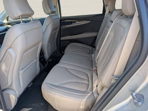 Used 2022 Lincoln Nautilus Reserve image 10