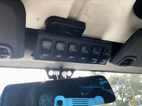 Used 2018 Jeep Wrangler Unlimited Rubicon AWD/4WD image 22