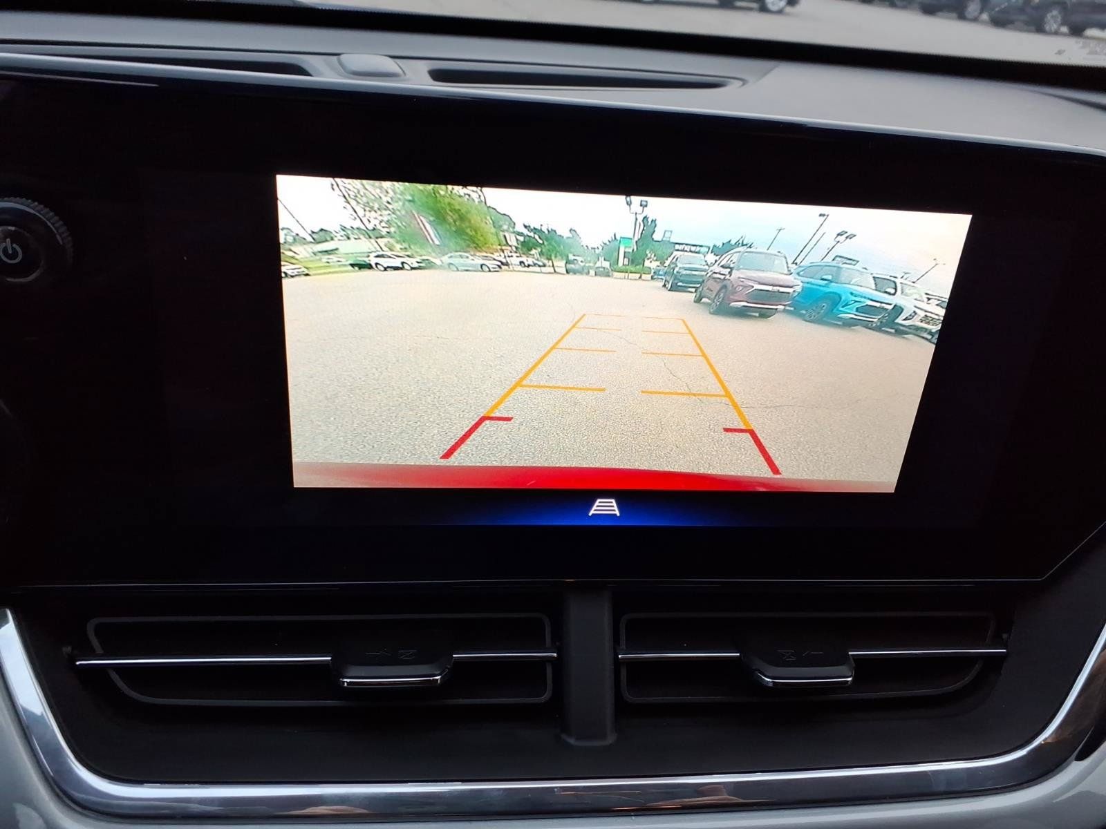 Used 2025 Chevrolet Trax LT FWD image 16