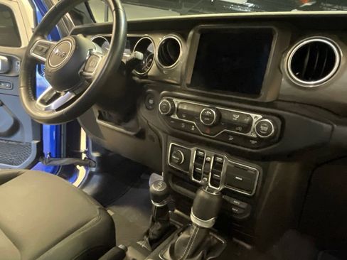 Used 2019 Jeep Wrangler Unlimited Sahara AWD/4WD image 32