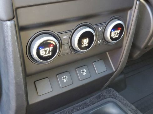 Used 2025 Land Rover Defender 130 X-Dynamic SE AWD/4WD image 31