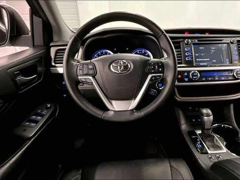 Used 2018 Toyota Highlander XLE AWD/4WD image 6