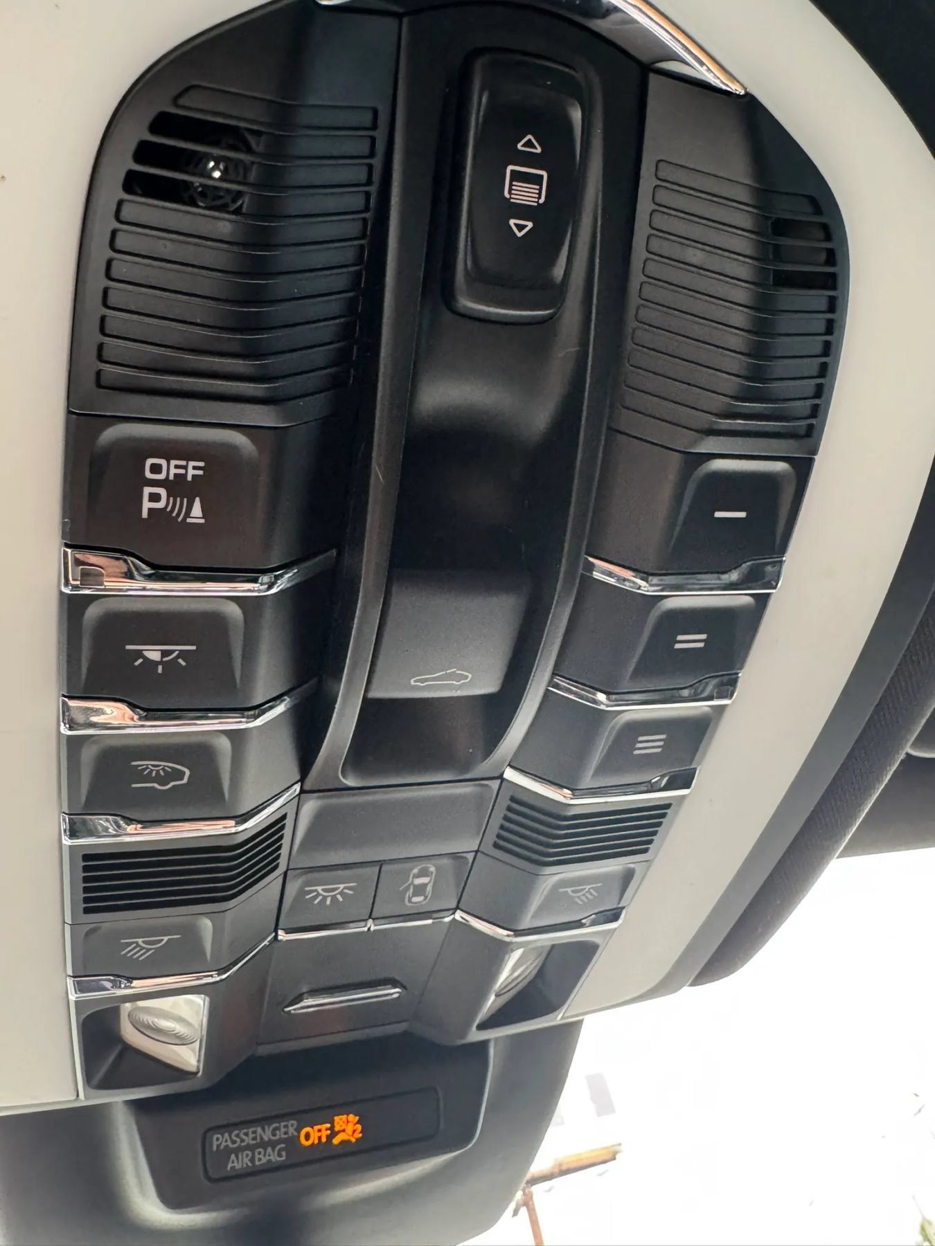 Used 2018 Porsche Macan AWD/4WD image 41