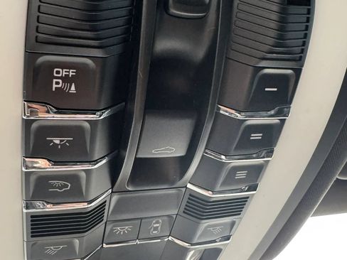 Used 2018 Porsche Macan AWD/4WD image 41