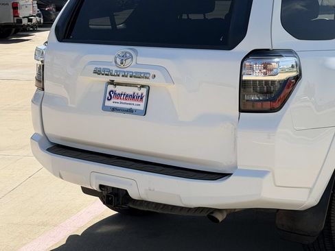 Used 2017 Toyota 4Runner SR5 Premium RWD image 6