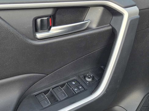 Used 2025 Toyota RAV4 XLE AWD/4WD image 19
