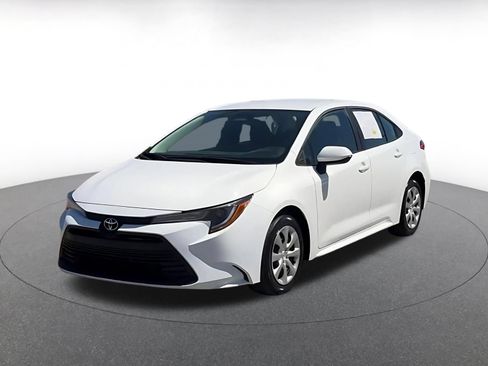 Used 2025 Toyota Corolla LE FWD image 7