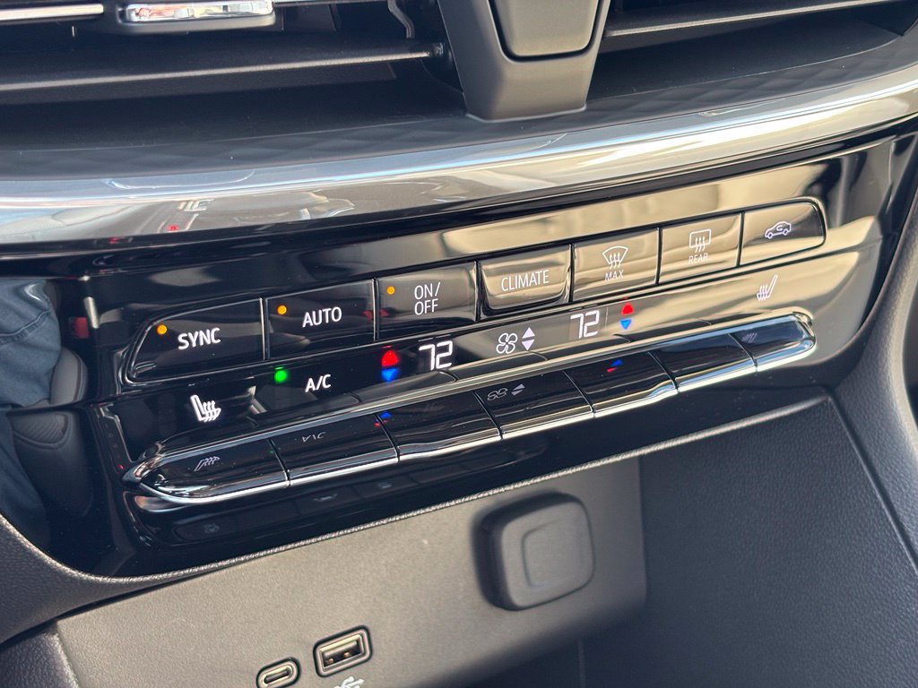 Used 2026 Buick Encore GX Avenir w/ Avenir Technology Package FWD image 31