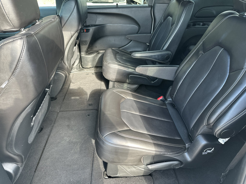 Used 2025 Chrysler Pacifica Select FWD image 18