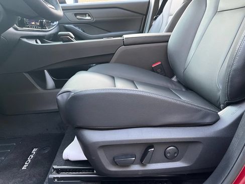 New 2025 Nissan Rogue SL AWD/4WD image 11