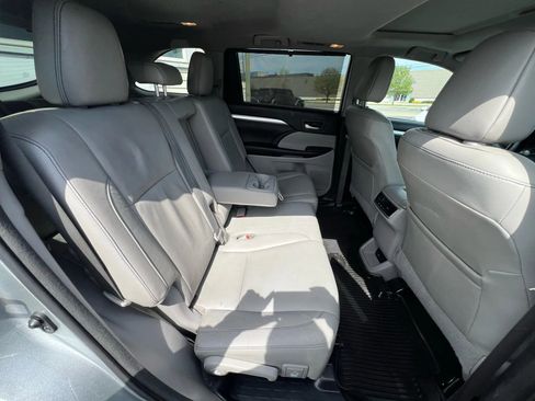 Used 2017 Toyota Highlander XLE image 40