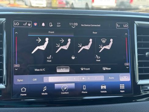 Certified 2024 Chrysler Pacifica Touring-L FWD image 30