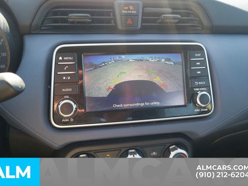 Used 2023 Nissan Versa SV image 9