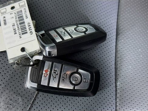 Used 2022 Ford F150 Lightning Lariat image 34