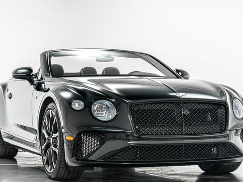 Used 2023 Bentley Continental GT V8 image 3