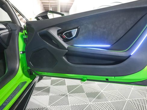 Used 2021 Lamborghini Huracan EVO RWD image 31