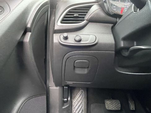 Used 2018 Chevrolet Trax LT w/ LT Convenience Package FWD image 27