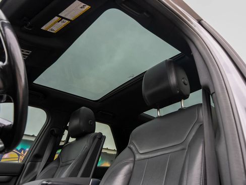 Used 2017 Land Rover Discovery SE AWD/4WD image 39