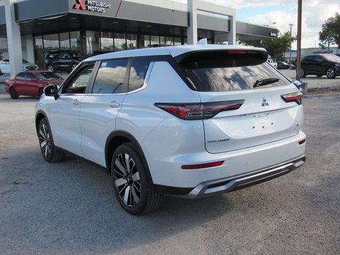 New 2026 Mitsubishi Outlander SE image 5