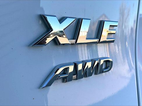 Used 2022 Toyota RAV4 XLE image 8