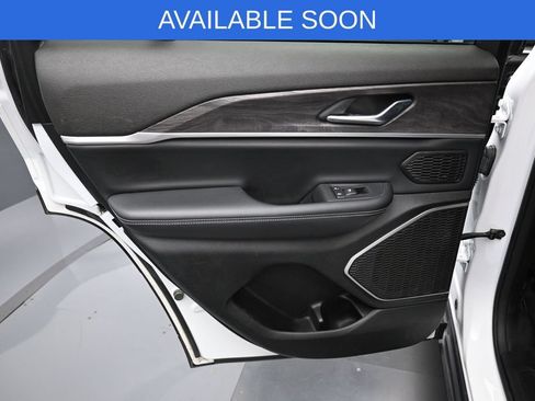 Used 2022 Jeep Grand Cherokee Limited AWD/4WD image 31