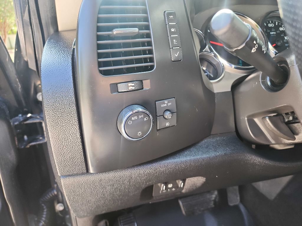 Used 2009 Chevrolet Silverado 2500 LT w/ Exterior Plus Package AWD/4WD image 20